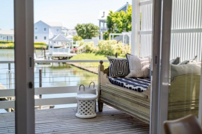 Island lifestyle on the water